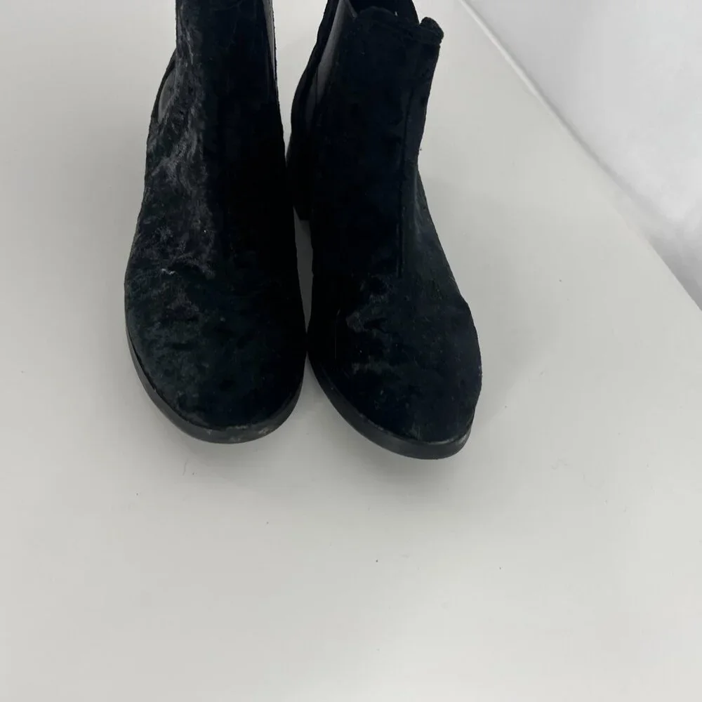 Toms Ella Black Velvet Pull On Ankle Boots, Size 6